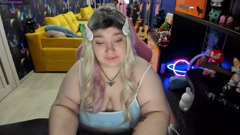 Snapshot of softie_sofy chatting on 12/23/24, 02:02 Sofie online show from 12/23/24, 02:02