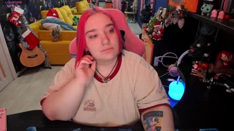 Snapshot of softie_sofy chatting on 12/25/24, 05:37 Sofie online show from 12/25/24, 05:37