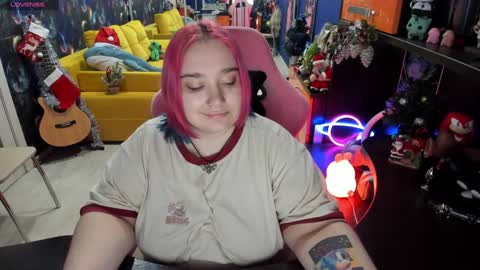 Snapshot of softie_sofy chatting on 12/25/24, 08:40 Sofie online show from 12/25/24, 08:40