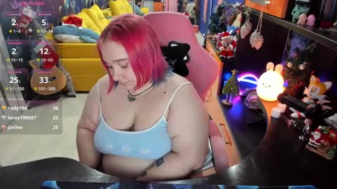 Snapshot of softie_sofy chatting on 12/31/24, 08:37 Sofie online show from 12/31/24, 08:37