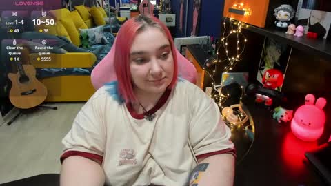 Snapshot of softie_sofy chatting on 02/04/25, 01:38 Sofie online show from 02/04/25, 01:38
