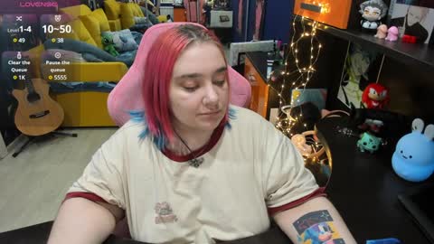 Snapshot of softie_sofy chatting on 02/05/25, 12:27 Sofie online show from 02/05/25, 12:27