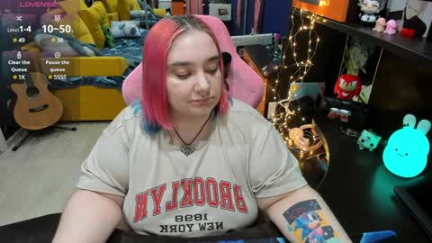 Snapshot of softie_sofy chatting on 02/06/25, 03:20 Sofie online show from 02/06/25, 03:20