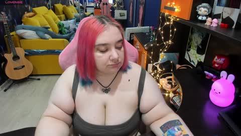Snapshot of softie_sofy chatting on 02/07/25, 02:40 Sofie online show from 02/07/25, 02:40