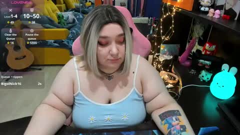 Snapshot of softie_sofy chatting on 02/11/25, 05:05 Sofie online show from 02/11/25, 05:05