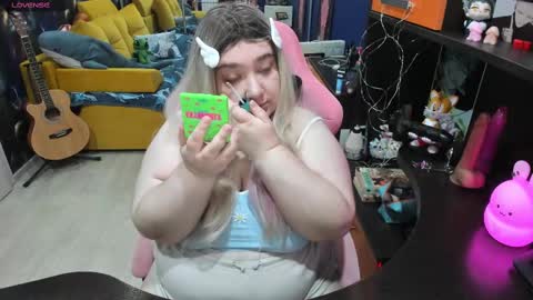 Snapshot of softie_sofy chatting on 03/05/25, 02:36 Sofie online show from 03/05/25, 02:36