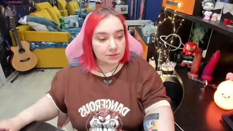 Snapshot of softie_sofy chatting on 03/11/25, 06:53 Sofie online show from 03/11/25, 06:53