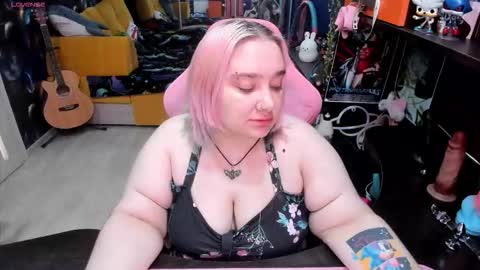 Snapshot of softie_sofy chatting on 09/17/25, 02:24 Sofie online show from 09/17/25, 02:24