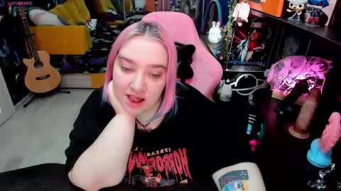 Snapshot of softie_sofy chatting on 09/19/25, 03:19 Sofie online show from 09/19/25, 03:19