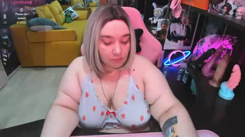 Snapshot of softie_sofy chatting on 06/10/26, 02:45 Sofie online show from 06/10/26, 02:45