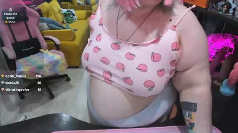Snapshot of softie_sofy chatting on 06/18/26, 09:14 Sofie online show from 06/18/26, 09:14