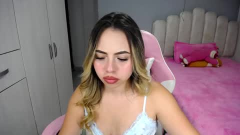 Snapshot of softkiss_x chatting on 04/10/26, 03:12 Fran online show from 04/10/26, 03:12