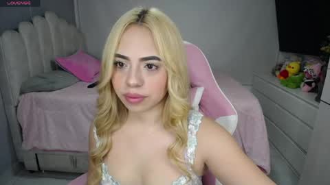 Snapshot of softkiss_x chatting on 05/30/26, 10:51 Fran online show from 05/30/26, 10:51