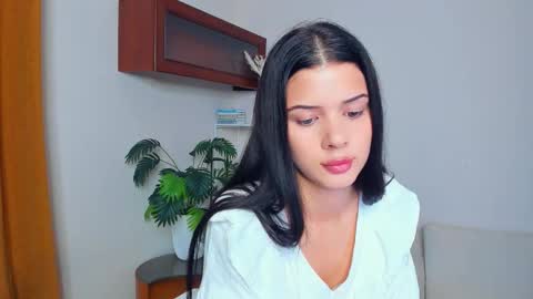Snapshot of softlyy_bold chatting on 09/19/25, 06:48 Alice online show from 09/19/25, 06:48