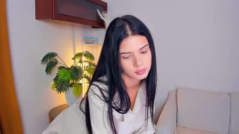 Snapshot of softlyy_bold chatting on 09/20/25, 06:47 Alice online show from 09/20/25, 06:47