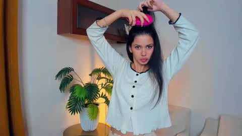 Snapshot of softlyy_bold chatting on 10/02/25, 07:04 Alice online show from 10/02/25, 07:04