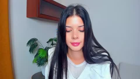 Snapshot of softlyy_bold chatting on 10/11/25, 06:56 Alice online show from 10/11/25, 06:56
