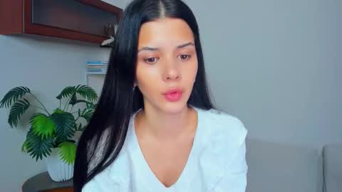 Snapshot of softlyy_bold chatting on 10/17/25, 07:00 Alice online show from 10/17/25, 07:00
