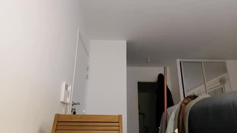 Snapshot of softndwear chatting on 12/17/24, 06:20 SOFT online show from 12/17/24, 06:20