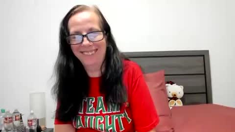 Snapshot of softpeachgoddess chatting on 12/23/25, 03:37 Soft Peach Goddess online show from 12/23/25, 03:37