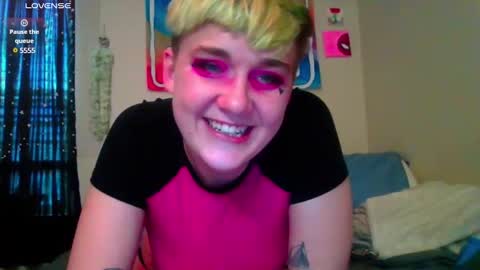 Snapshot of softtboyfriend chatting on 03/12/25, 09:45 Day online show from 03/12/25, 09:45