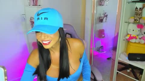 instagram    evalunavelez1. online show from 05/16/26, 05:37
