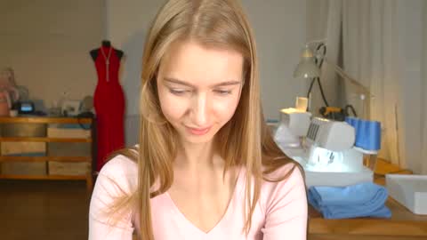 Snapshot of solar_bella chatting on 01/18/25, 04:53 Bella online show from 01/18/25, 04:53