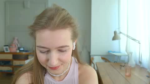 Snapshot of solar_bella chatting on 01/25/25, 12:26 Bella online show from 01/25/25, 12:26