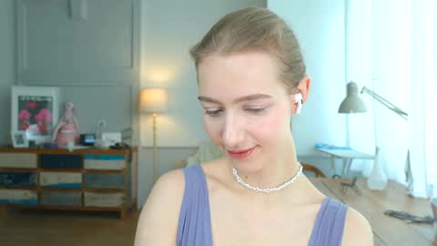 Snapshot of solar_bella chatting on 01/26/25, 11:50 Bella online show from 01/26/25, 11:50