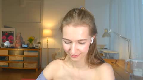 Snapshot of solar_bella chatting on 01/30/25, 03:29 Bella online show from 01/30/25, 03:29