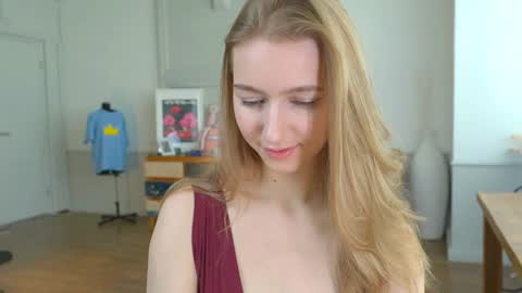 Snapshot of solar_bella chatting on 01/31/25, 11:24 Bella online show from 01/31/25, 11:24