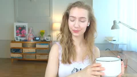 Snapshot of solar_bella chatting on 02/01/25, 11:10 Bella online show from 02/01/25, 11:10