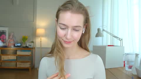 Snapshot of solar_bella chatting on 02/02/25, 02:13 Bella online show from 02/02/25, 02:13