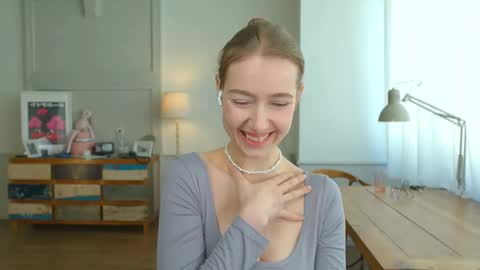 Snapshot of solar_bella chatting on 02/09/25, 11:04 Bella online show from 02/09/25, 11:04