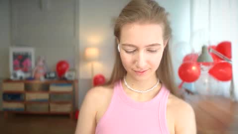 Snapshot of solar_bella chatting on 02/17/25, 09:46 Bella online show from 02/17/25, 09:46