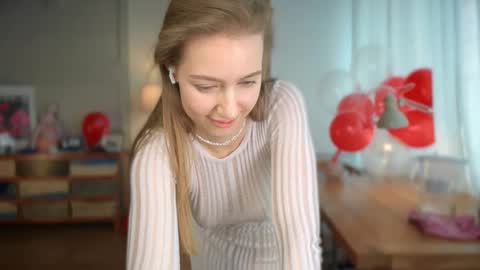 Snapshot of solar_bella chatting on 02/17/25, 12:48 Bella online show from 02/17/25, 12:48