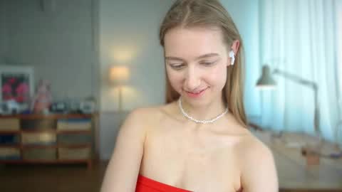 Snapshot of solar_bella chatting on 02/24/25, 02:04 Bella online show from 02/24/25, 02:04