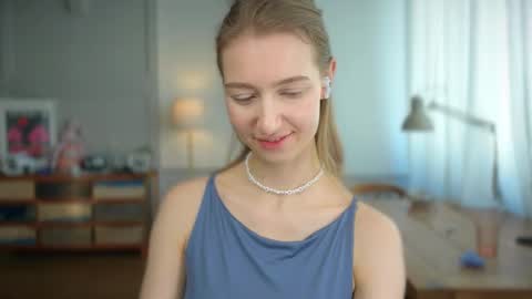 Snapshot of solar_bella chatting on 02/25/25, 11:08 Bella online show from 02/25/25, 11:08