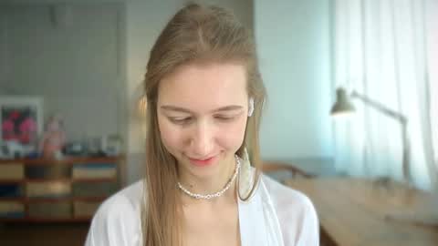 Snapshot of solar_bella chatting on 02/27/25, 01:38 Bella online show from 02/27/25, 01:38