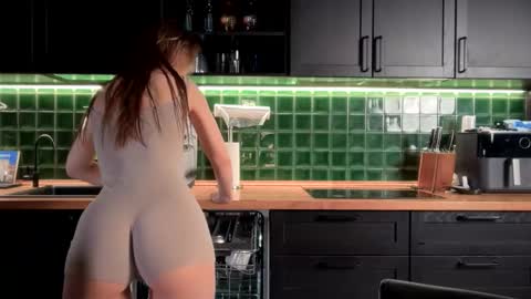 Snapshot of solar_bella chatting on 01/14/26, 04:07 Bella online show from 01/14/26, 04:07