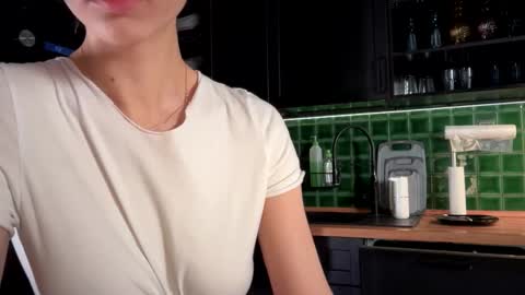 Bella online show from 01/16/26, 04:27