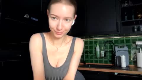 Bella online show from 02/22/26, 03:51