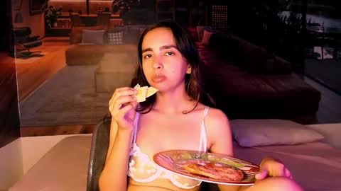 Snapshot of solarboom18 chatting on 11/26/25, 07:04 solarboom18 online show from 11/26/25, 07:04