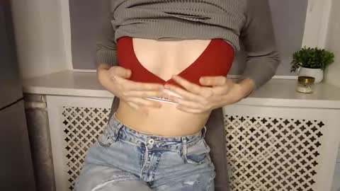 Snapshot of solarstay chatting on 12/04/25, 03:32 Hanna online show from 12/04/25, 03:32