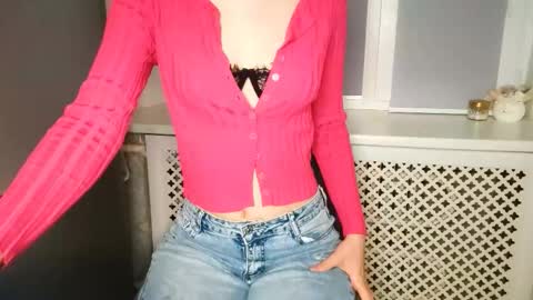 Snapshot of solarstay chatting on 12/14/25, 06:34 Hanna online show from 12/14/25, 06:34