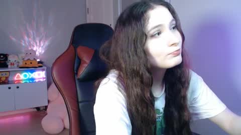 Snapshot of solitudebby chatting on 04/25/26, 06:27 Becky online show from 04/25/26, 06:27