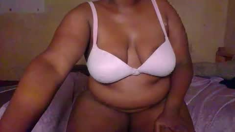 Snapshot of sollybunny chatting on 02/17/26, 02:35 Solly bunny online show from 02/17/26, 02:35