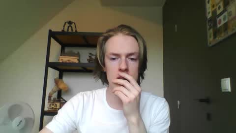 Snapshot of solomongumball chatting on 12/17/25, 12:22 SOL online show from 12/17/25, 12:22