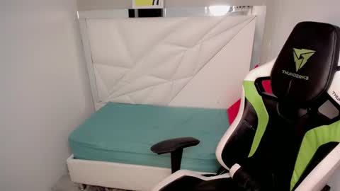ESTEBAN online show from 06/30/26, 05:08