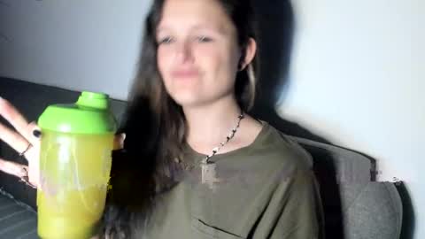 Snapshot of someonesday chatting on 11/20/25, 06:35 SomeonesDay online show from 11/20/25, 06:35